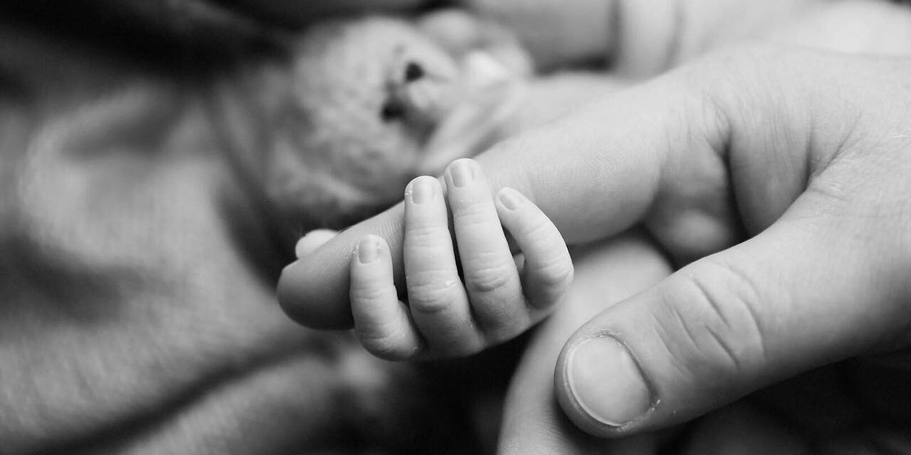 История про настоящую маму Сегодня хоронил Ванечку, родился и через час умер. Хоронить было…