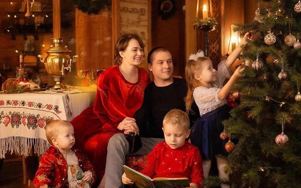 Дорогие друзья! От всей души поздравляем вас с наступающим Новым годом! Пусть этот праздник…